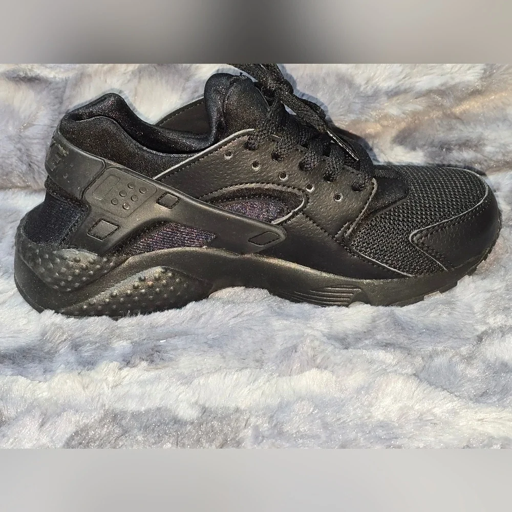 NWB Nike‎ Huarache Run GS Black Sneakers 654275-016 Kids SZ 4.5